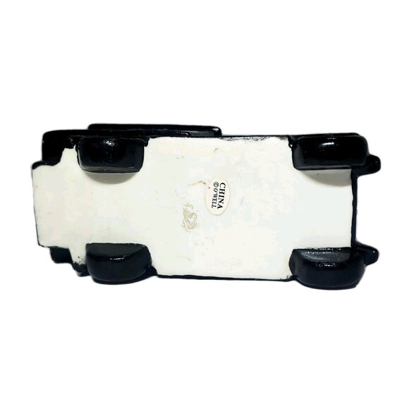 Santa’s Workbench Christmas Village – Yale Haus Chocolate Truck Figure (2015) - Picture 9 of 12